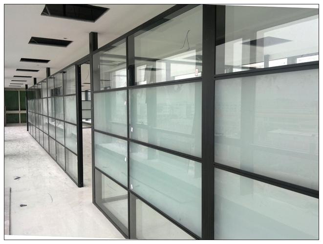 厂 公司简介 北京彭宇卷帘门窗厂系生产,安装,维修各种金属门窗